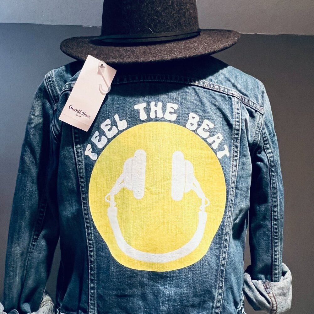 Upcycled Gap 1969 Denim Jacket – Glow in Dark Smiley “Feel The Beat”